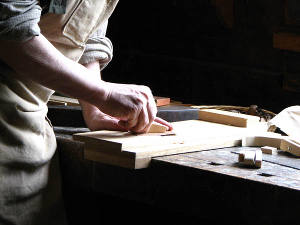 Ofrecemos un servicio de <strong>carpintería  de madera y ebanistería en Navacerrada</strong> adaptado a las necesidades del <strong>cliente</strong>.